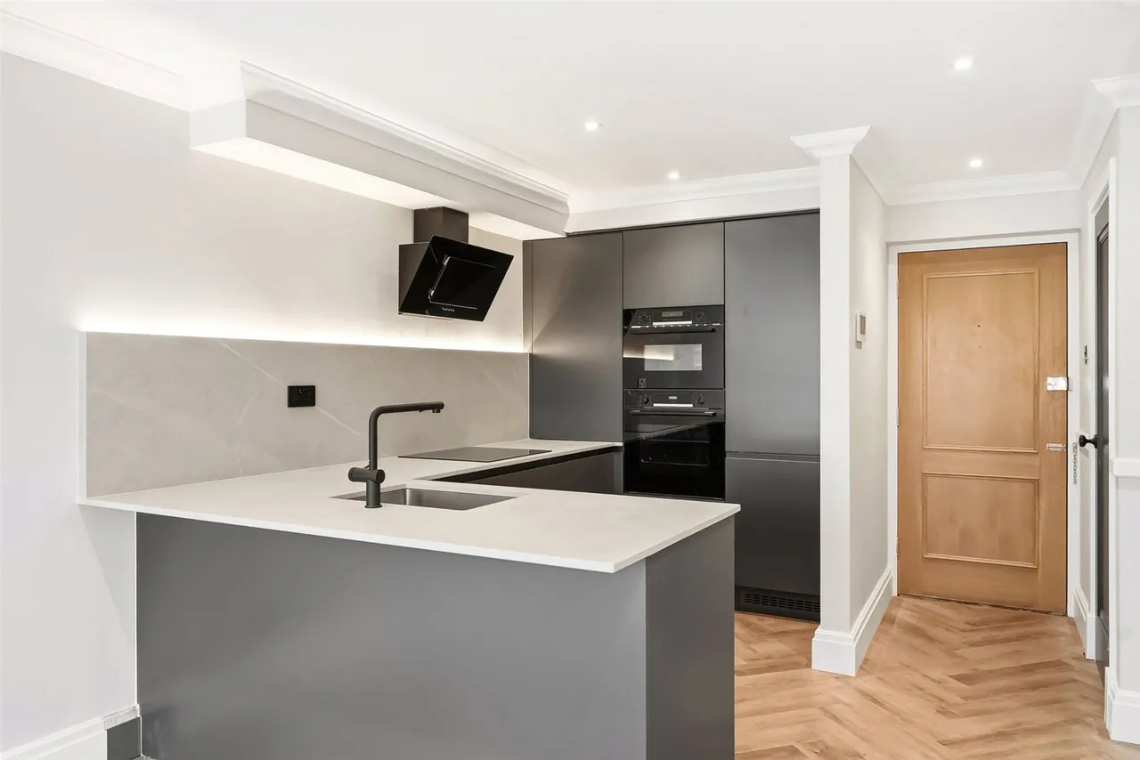 Fairmile House, 30 Twickenham Road, TW11 8BA, photo 2