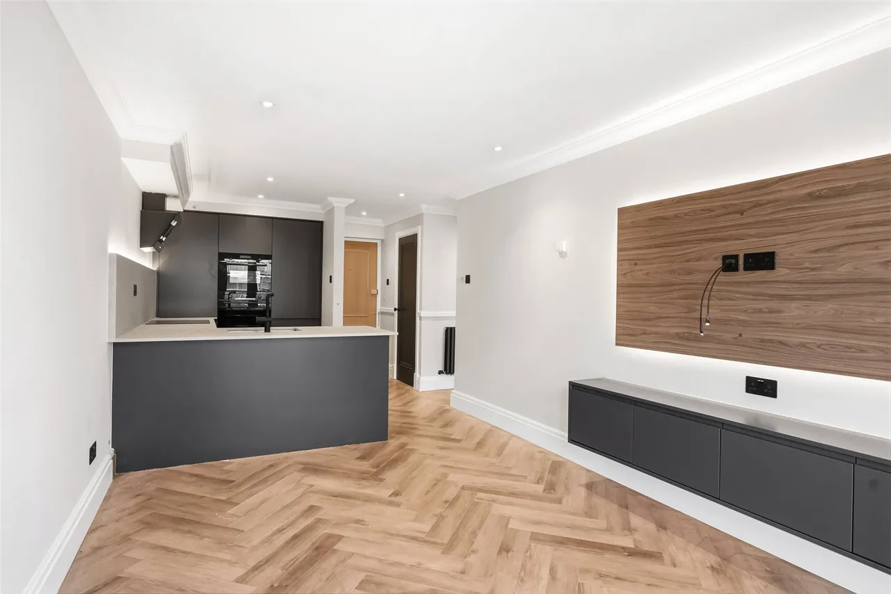 Fairmile House, 30 Twickenham Road, TW11 8BA, photo 4