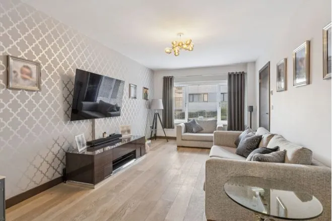 Stanley Kubrick Road, Uxbridge, UB9, photo 3
