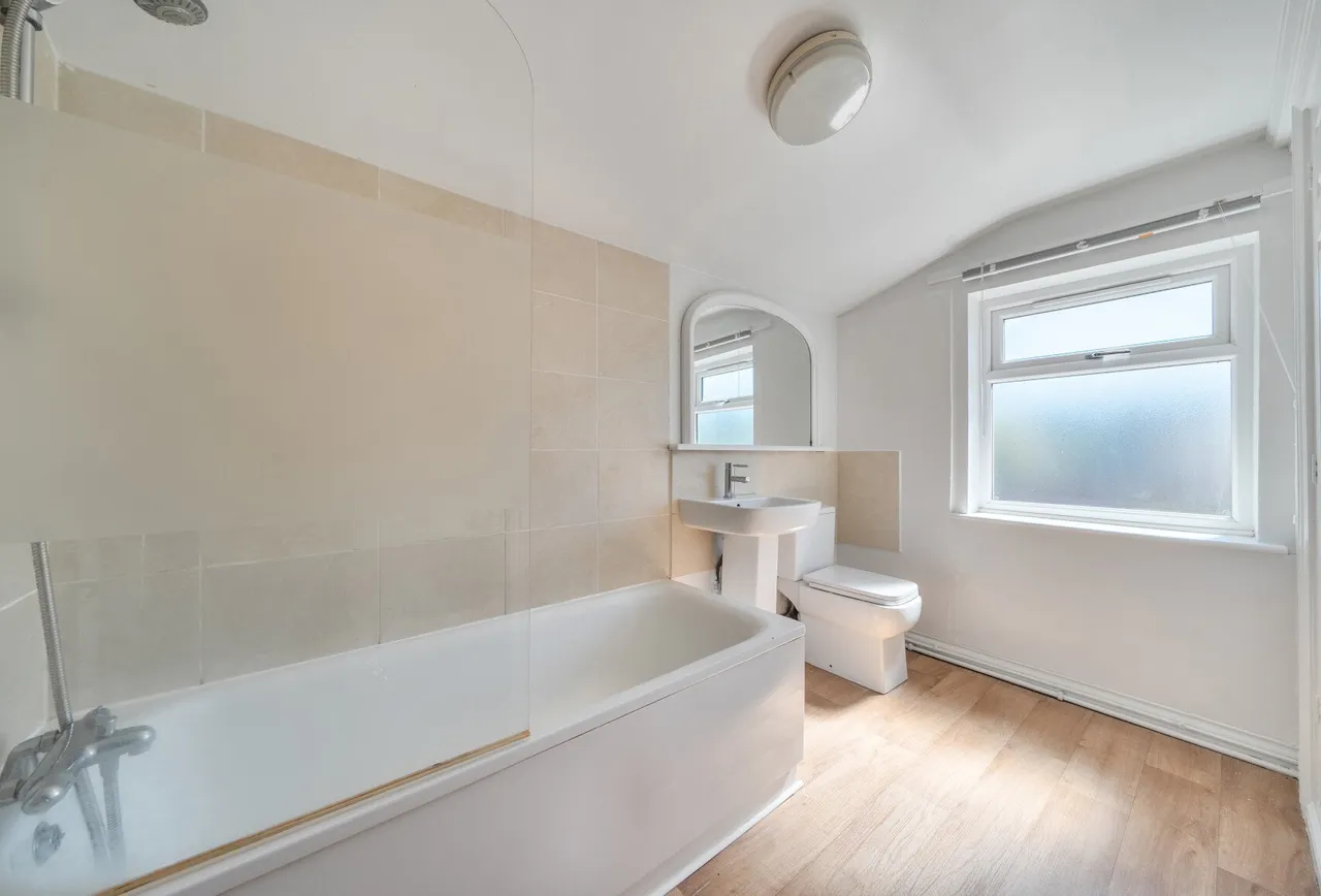 Gloucester Road, Cheltenham, GL51 8NB, photo 8