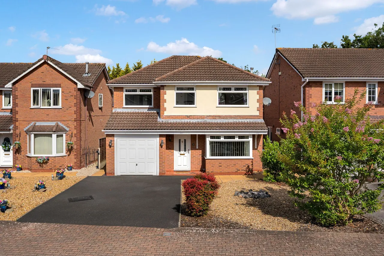 4 bed house for sale — Dorchester Park, Runcorn, WA7 1QA