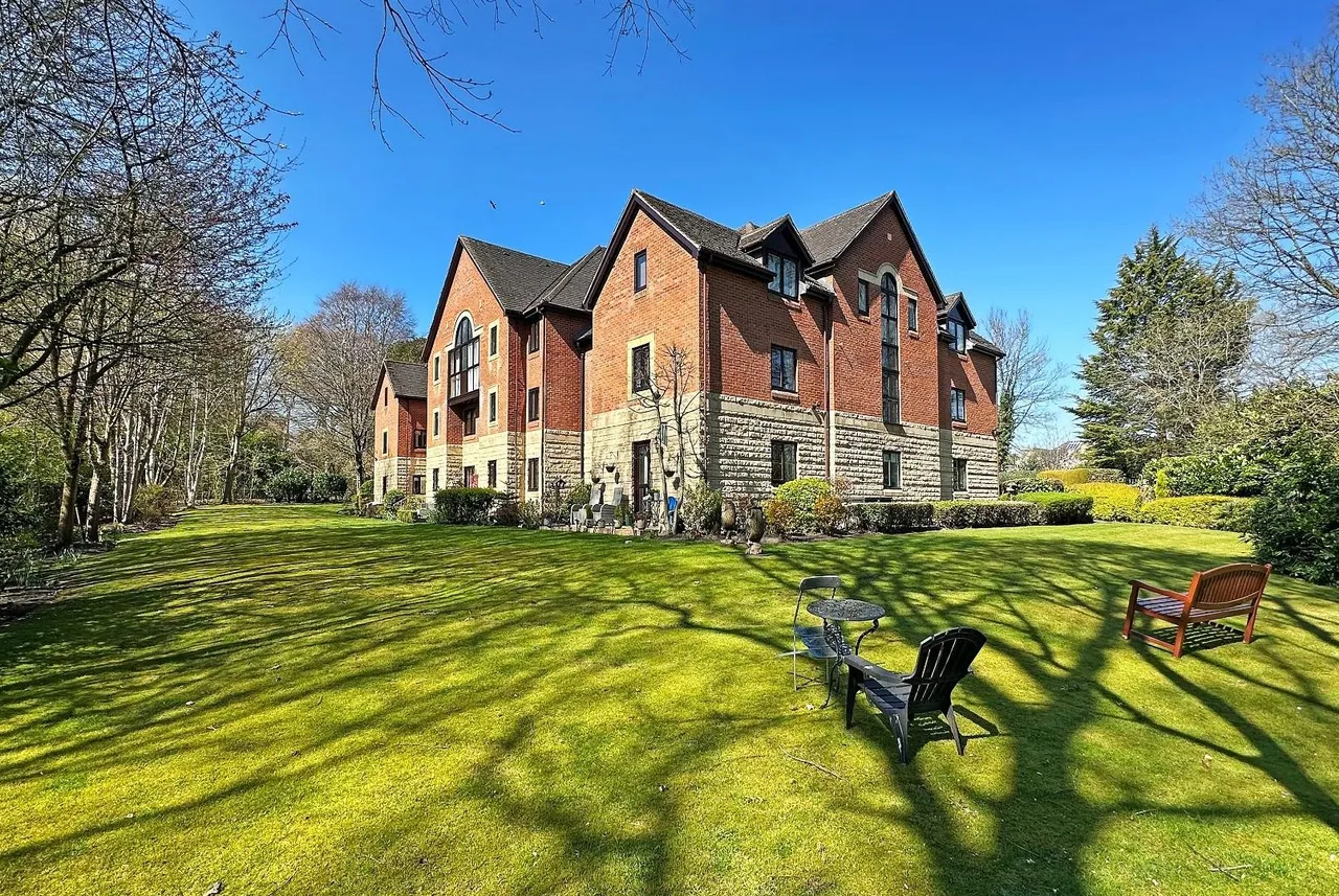 Ashley Road, Altrincham, WA14, photo 21