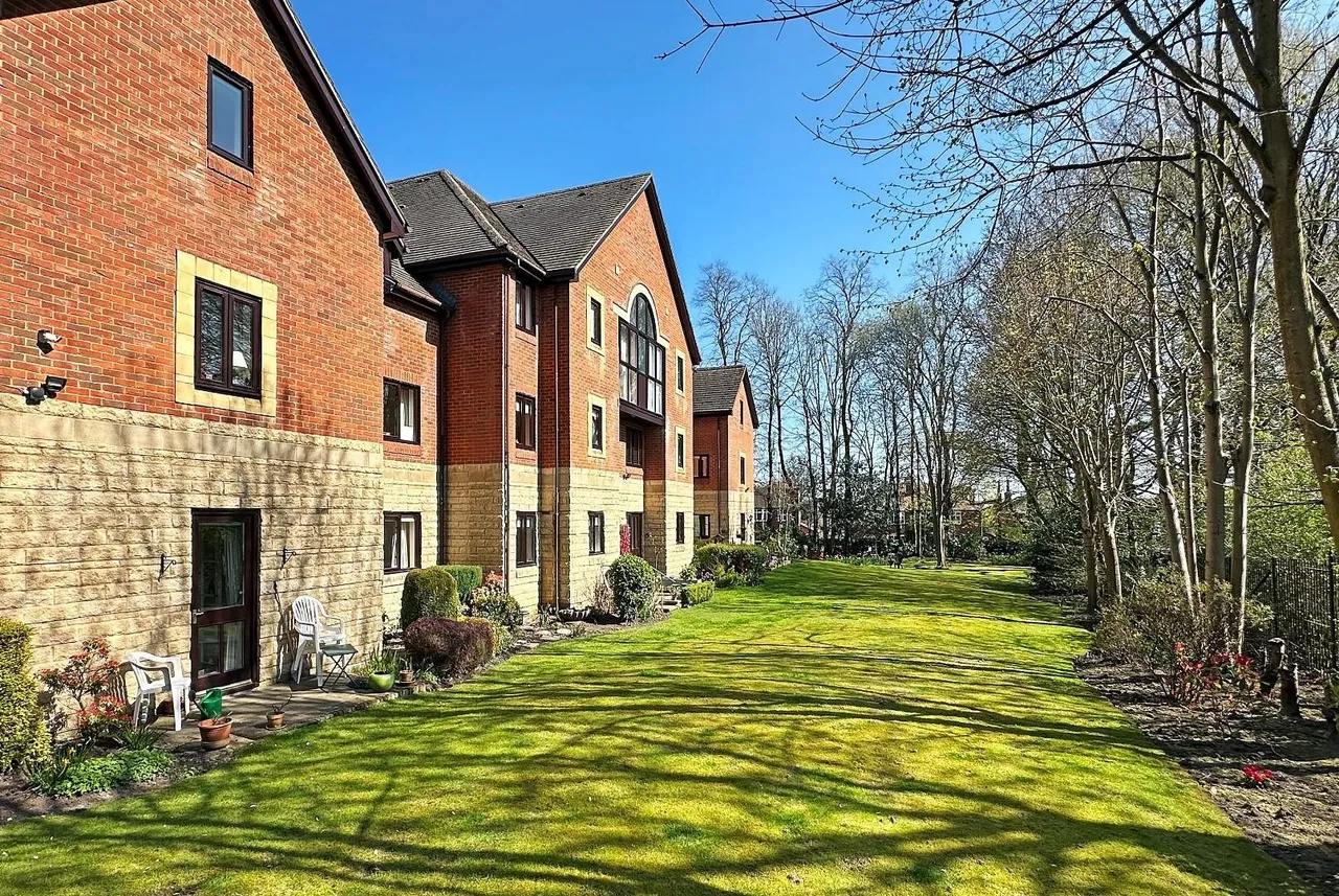 Ashley Road, Altrincham, WA14, photo 28