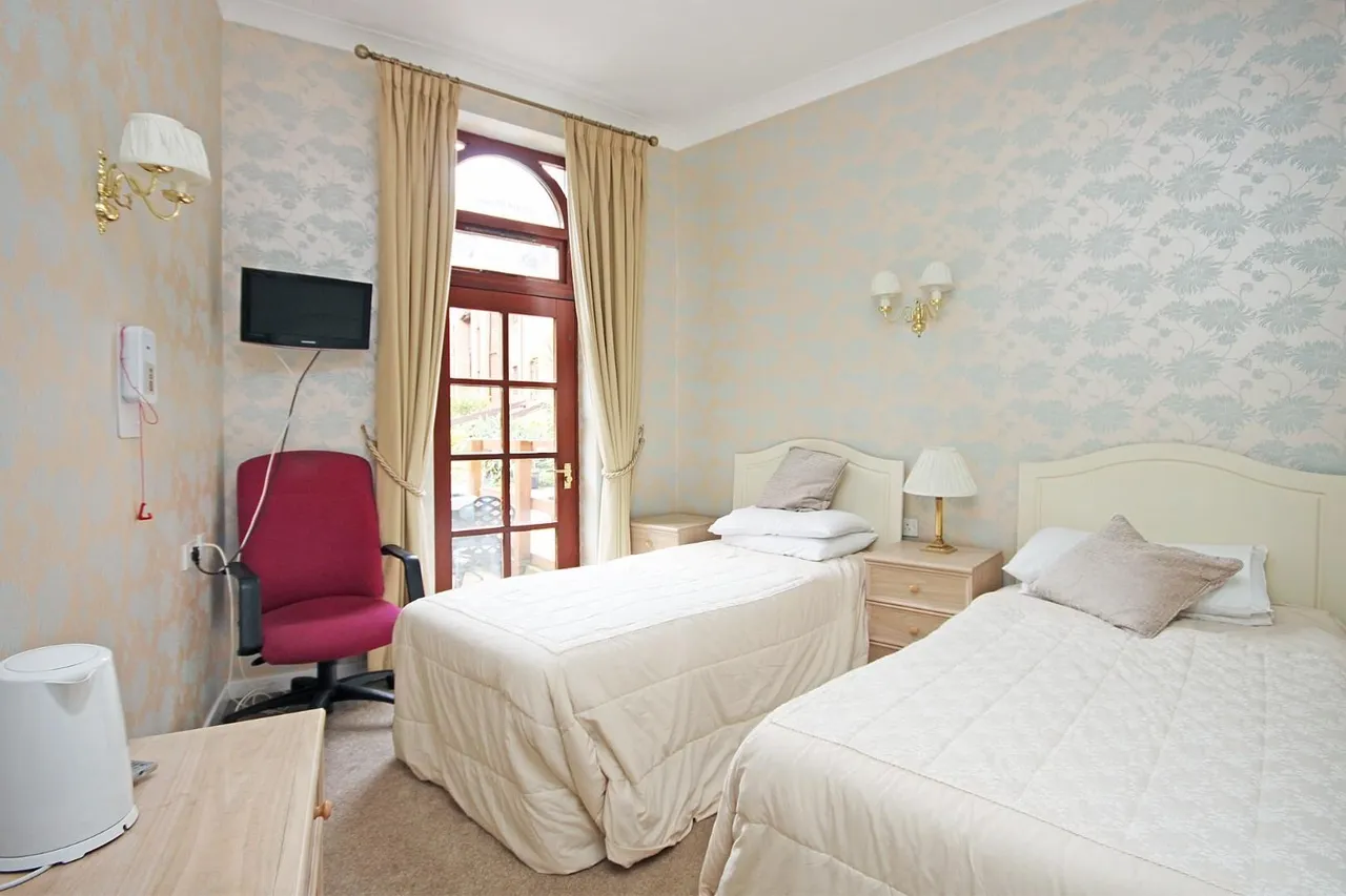 Ashley Road, Altrincham, WA14, photo 17