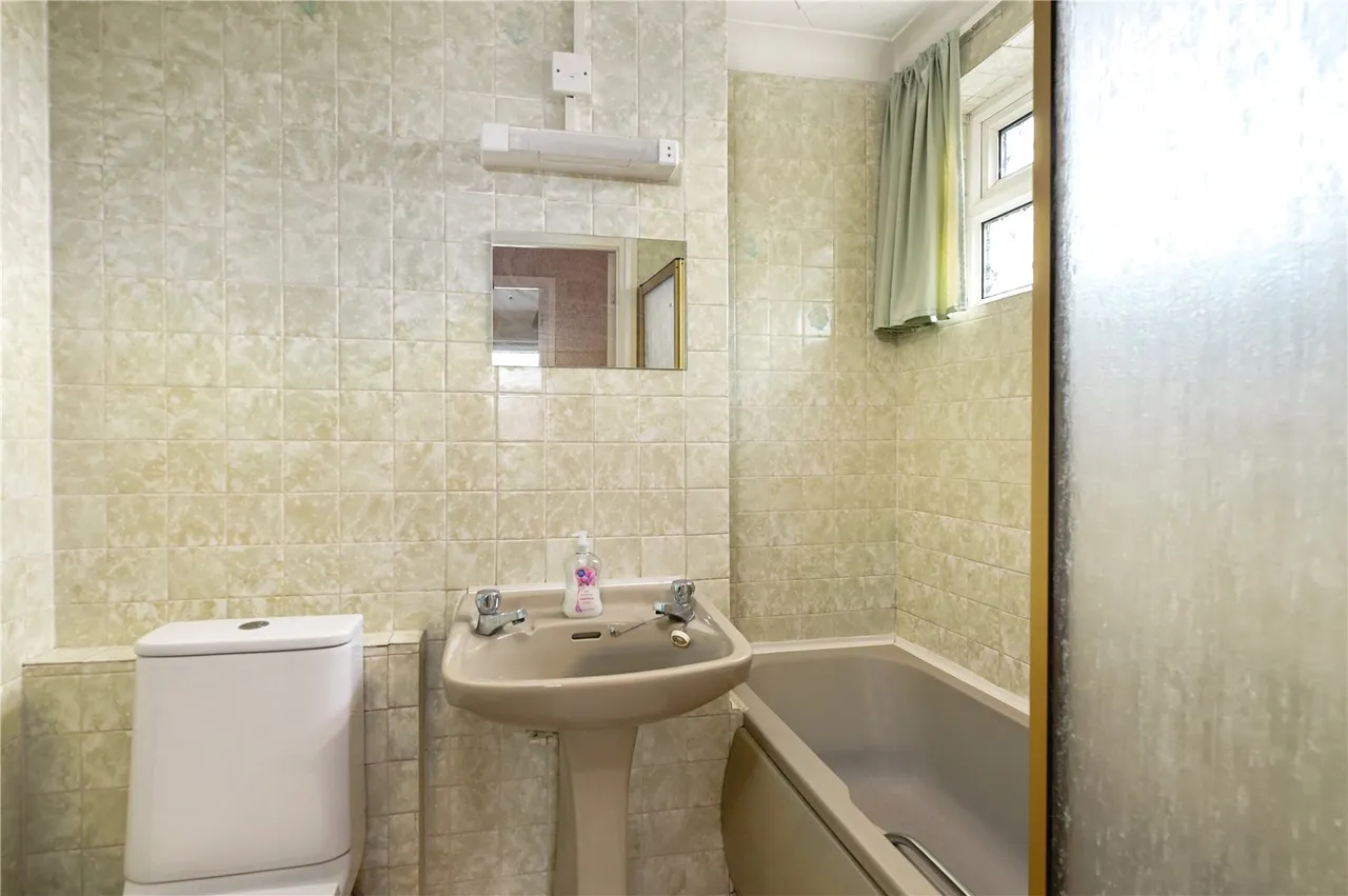 Southlands Close, Ash, Guildford, Surrey, GU12 6NH, photo 9