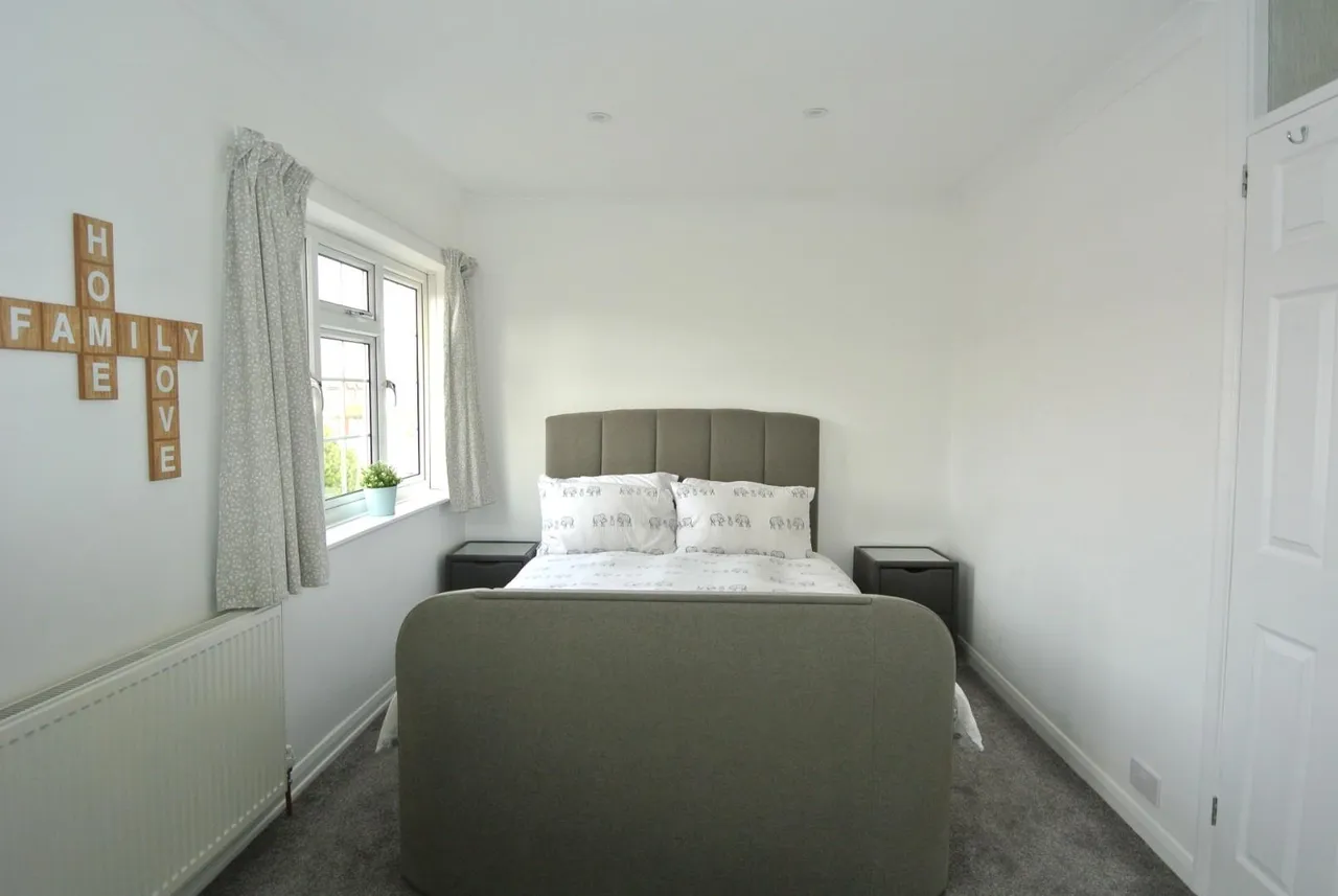 Bates Walk, Addlestone, Surrey, KT15 2DQ, photo 7