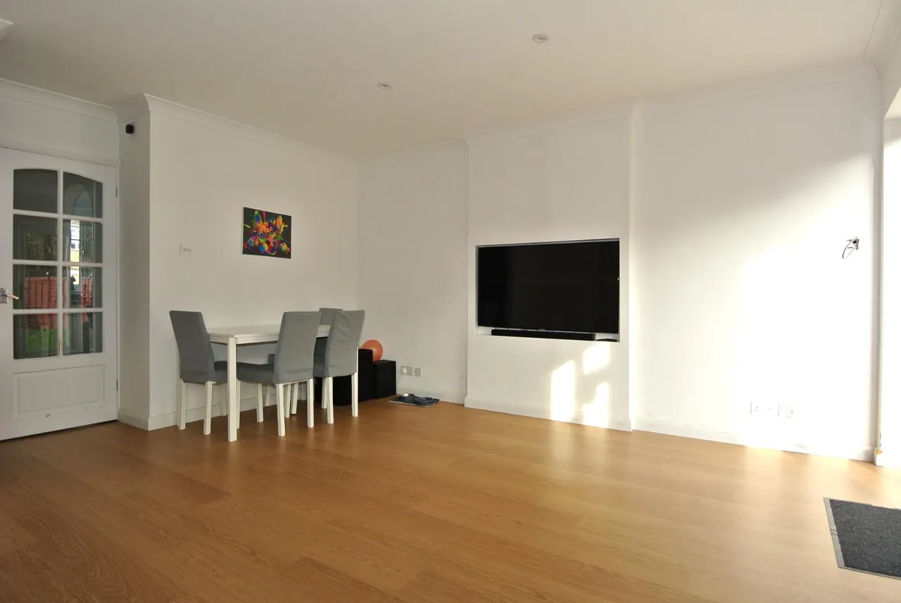 Bates Walk, Addlestone, Surrey, KT15 2DQ, photo 3