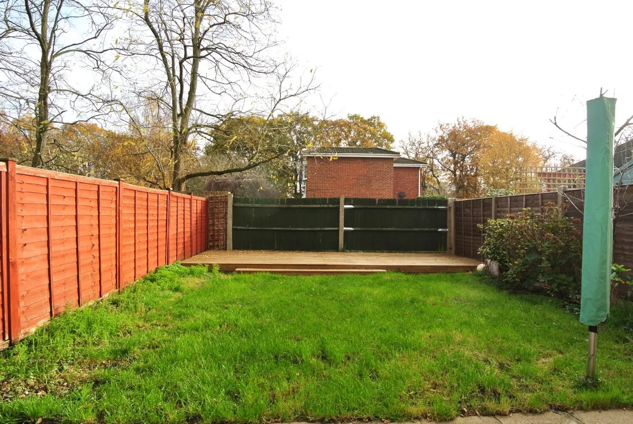 Bates Walk, Addlestone, Surrey, KT15 2DQ, photo 4