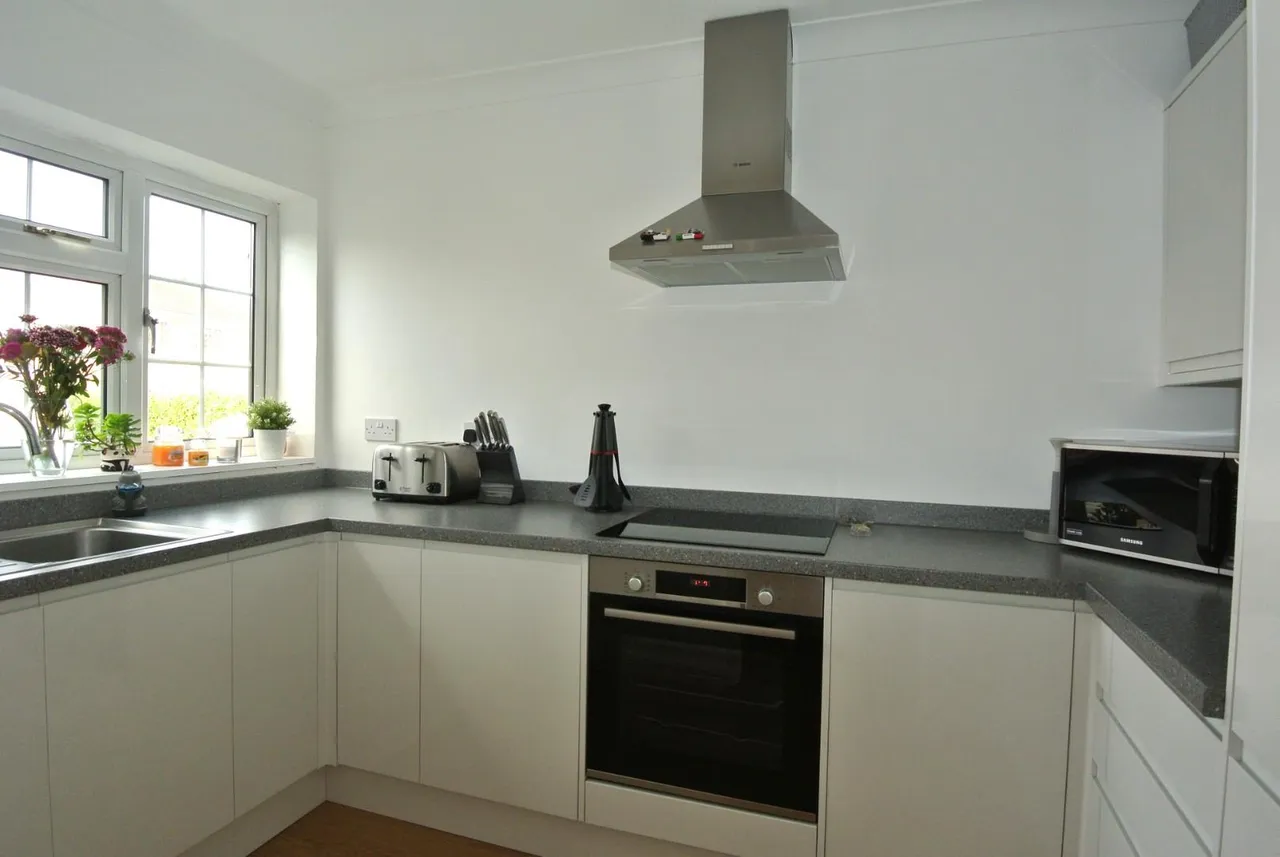 Bates Walk, Addlestone, Surrey, KT15 2DQ, photo 6