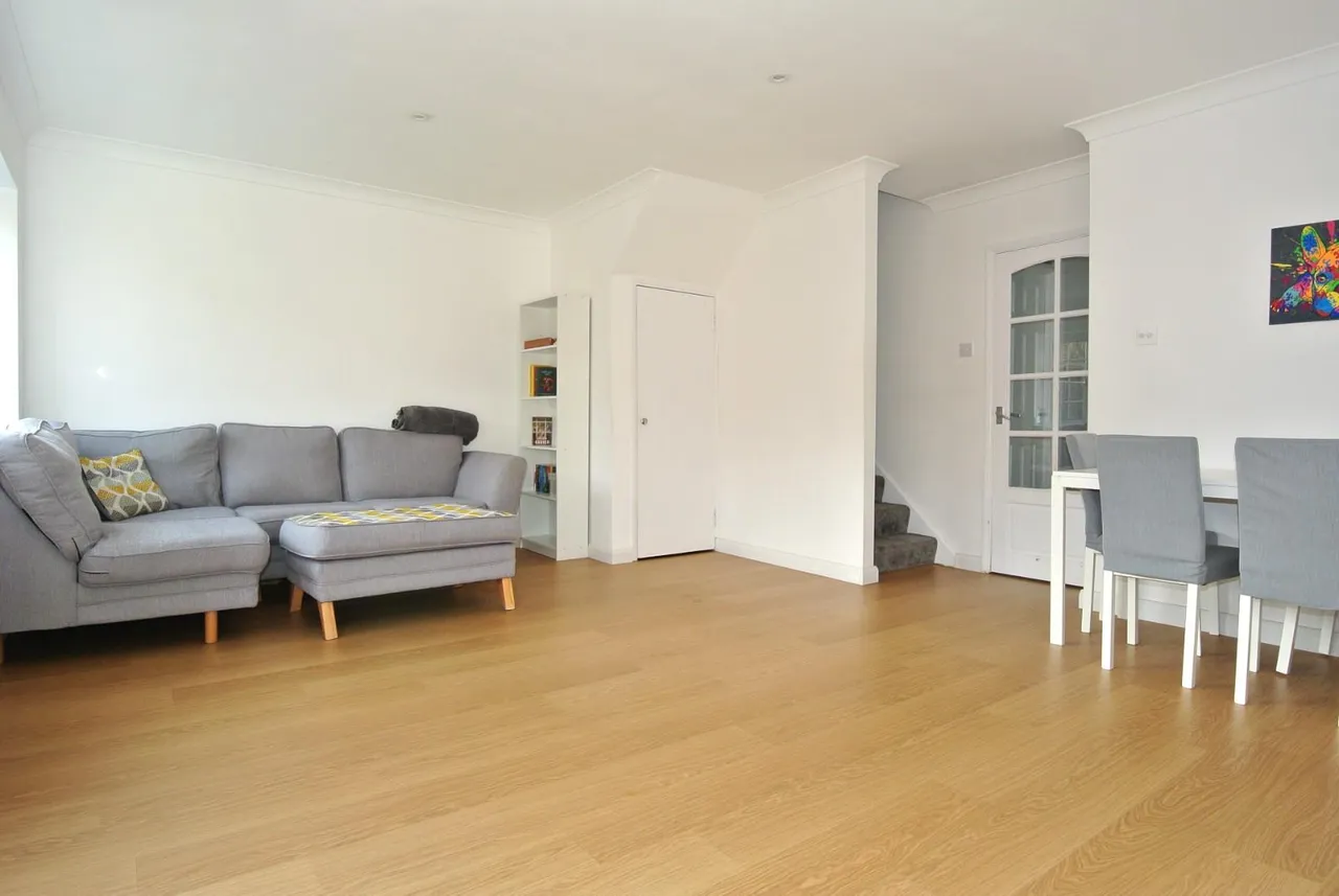 Bates Walk, Addlestone, Surrey, KT15 2DQ, photo 5