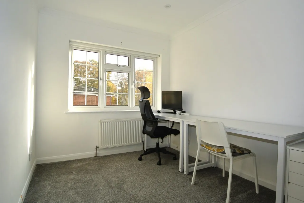 Bates Walk, Addlestone, Surrey, KT15 2DQ, photo 10
