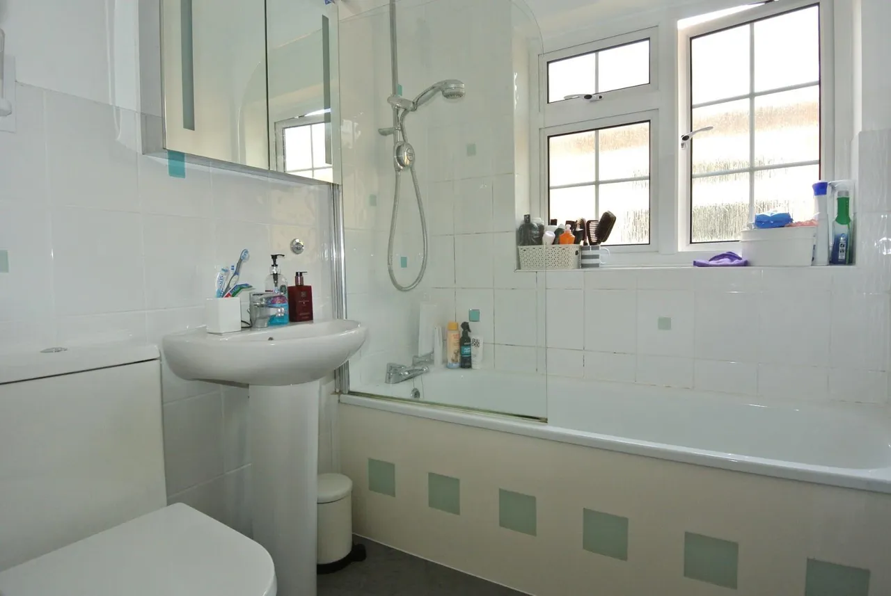 Bates Walk, Addlestone, Surrey, KT15 2DQ, photo 11