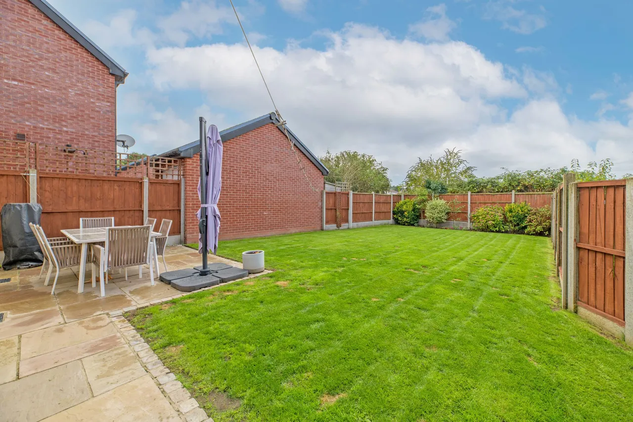 Barlow Drive, Frodsham, photo 4