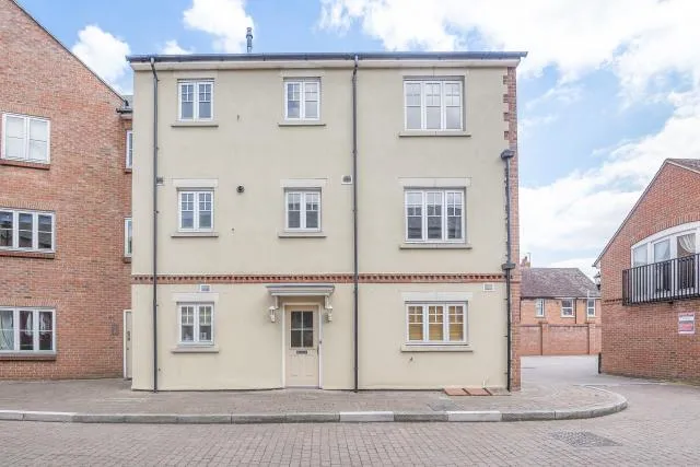 2 bed flat to rent, Quakers Court, Abingdon, OX14