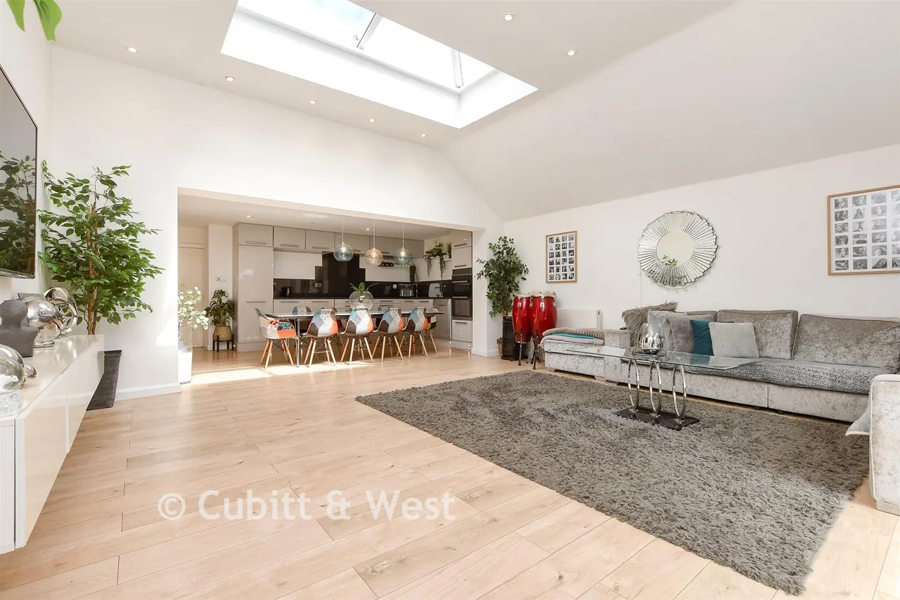 Woodroyd Gardens, Horley, RH6, photo 2