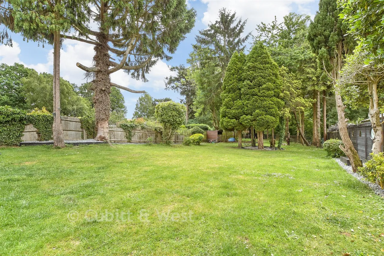 3 bed house for sale, Woodroyd Gardens, Horley, RH6