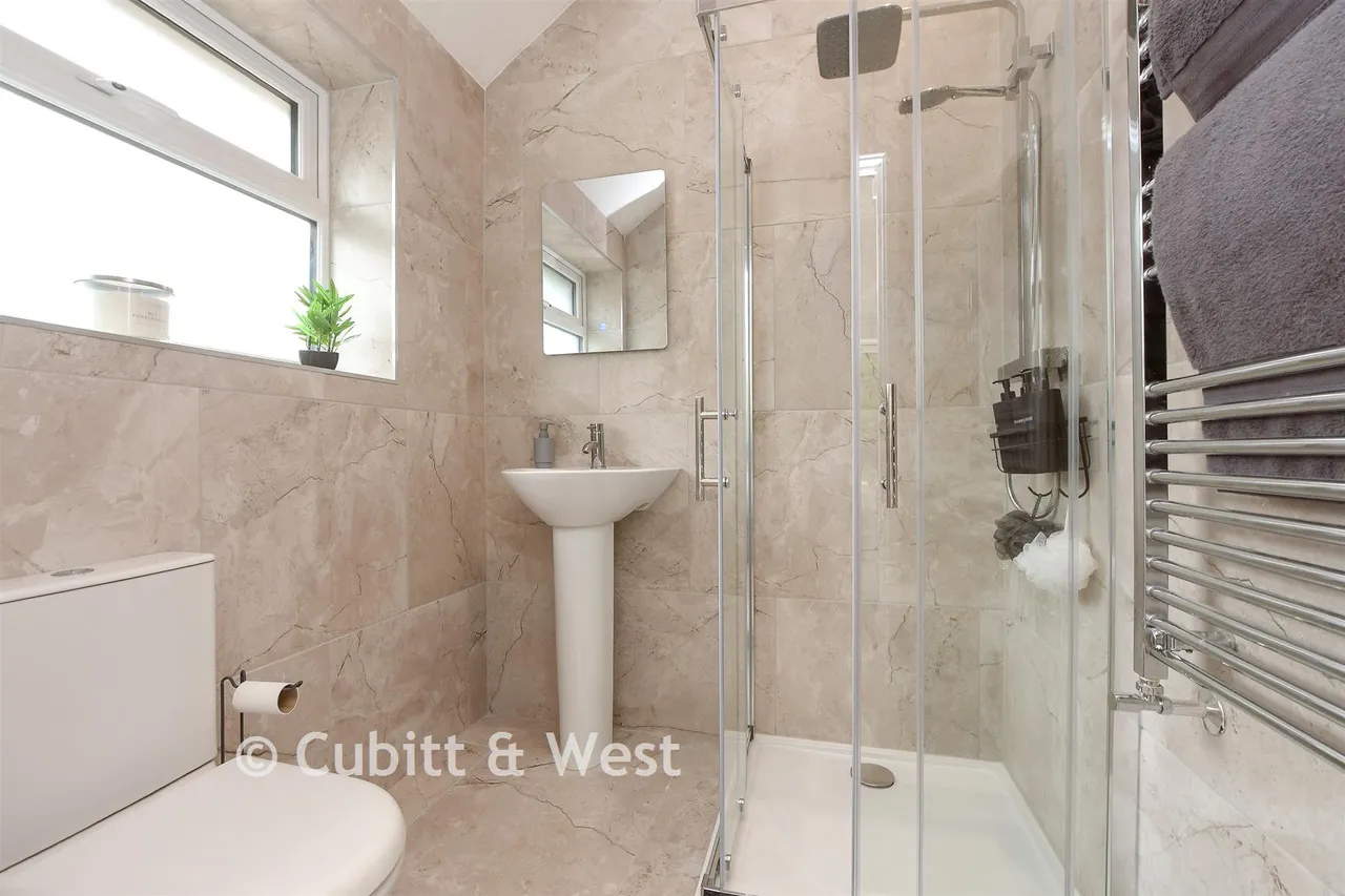 Woodroyd Gardens, Horley, RH6, photo 11