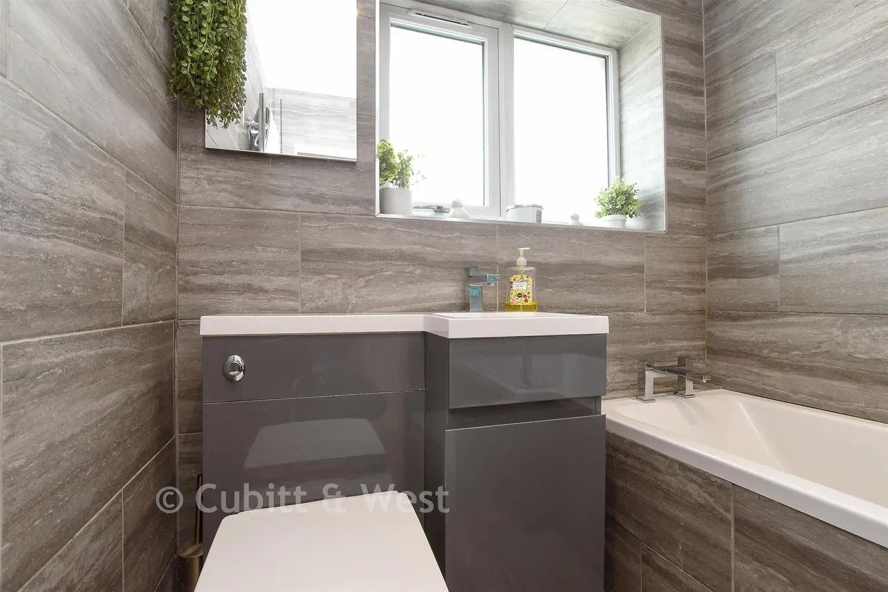 Woodroyd Gardens, Horley, RH6, photo 9