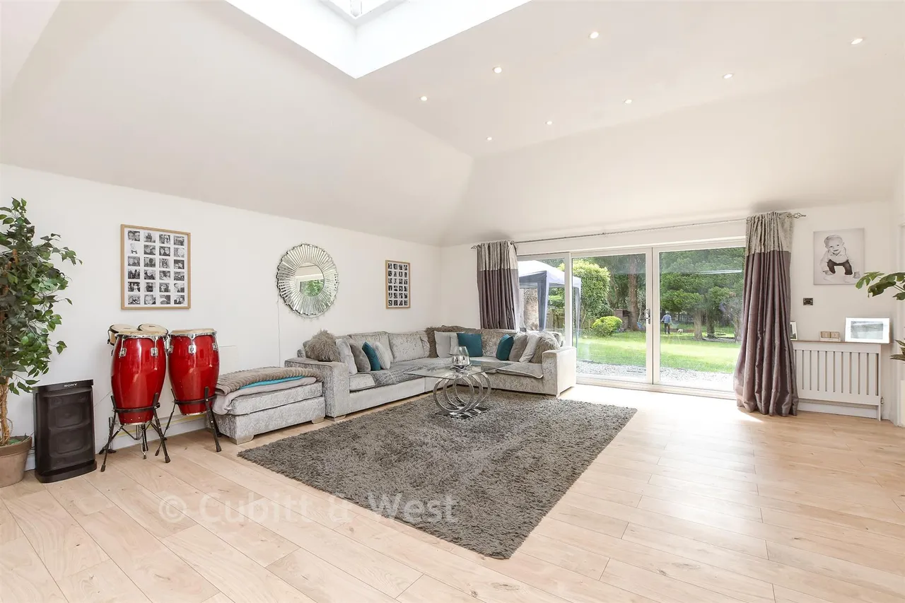 Woodroyd Gardens, Horley, RH6, photo 3