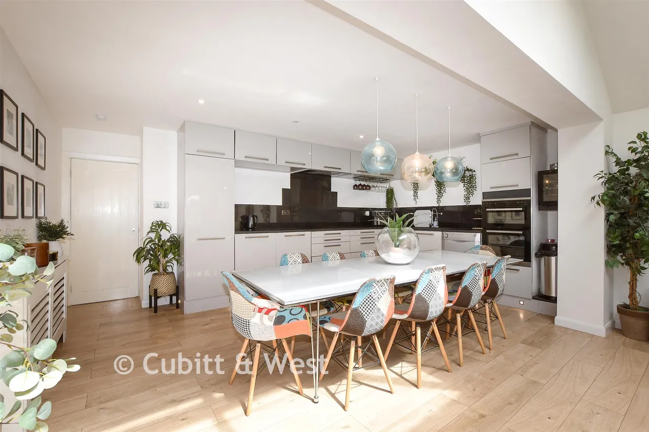 Woodroyd Gardens, Horley, RH6, photo 4