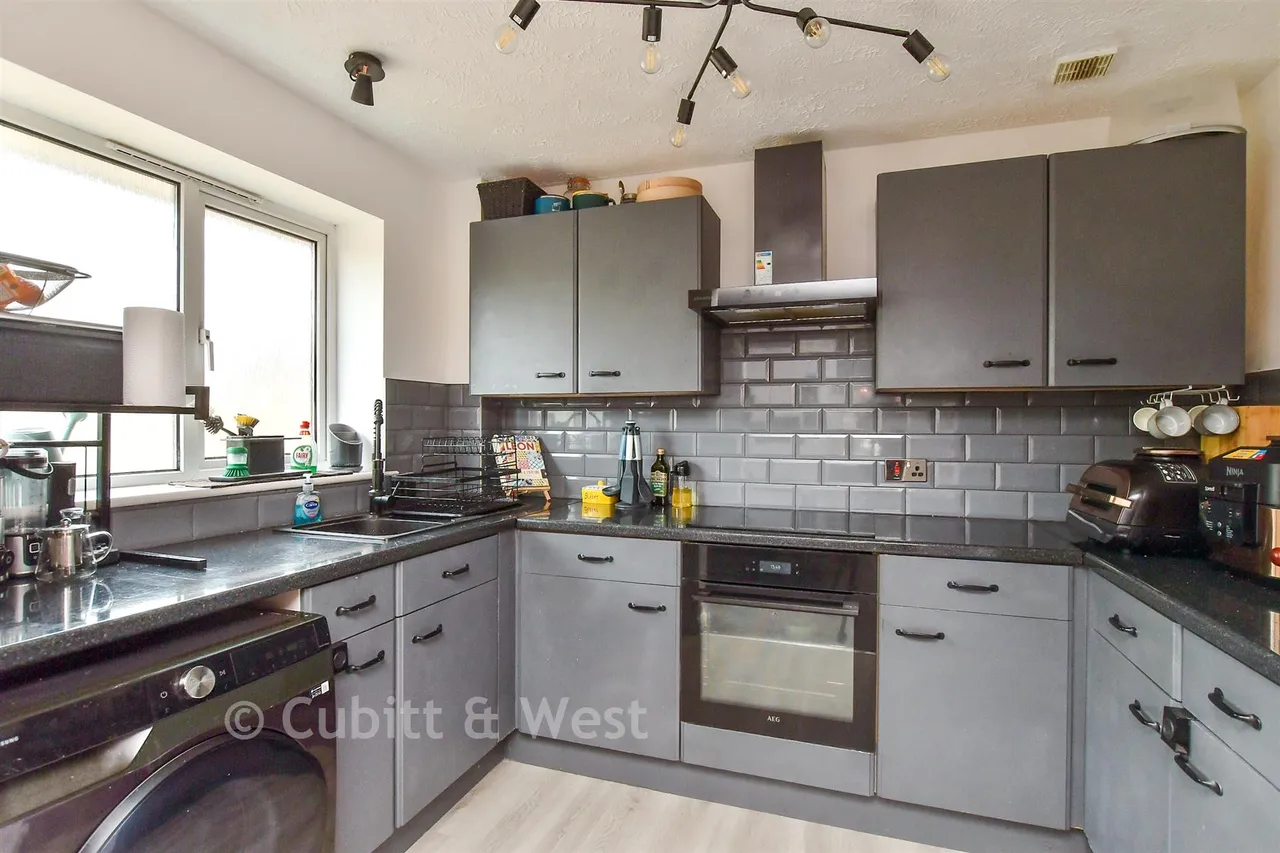 Dominion Road, Worthing, BN14, photo 3
