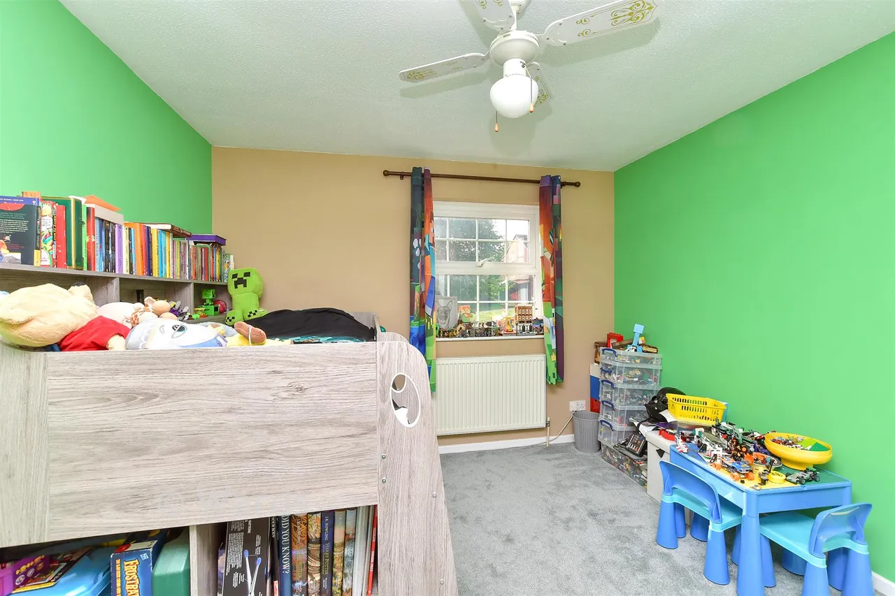 Goldfinch Close, Faversham, ME13, photo 11