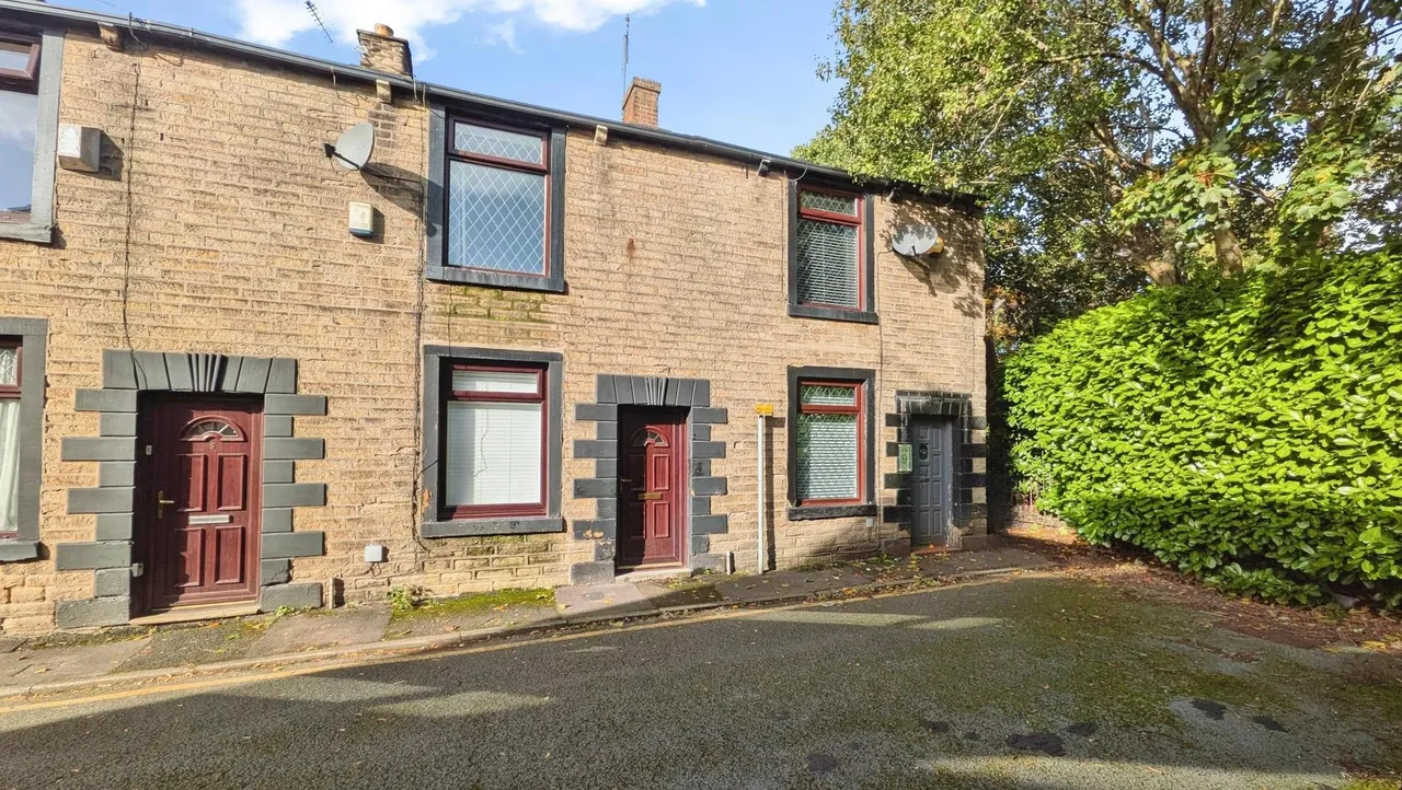 2 bed house to rent, Booth Street, Lees, OL4