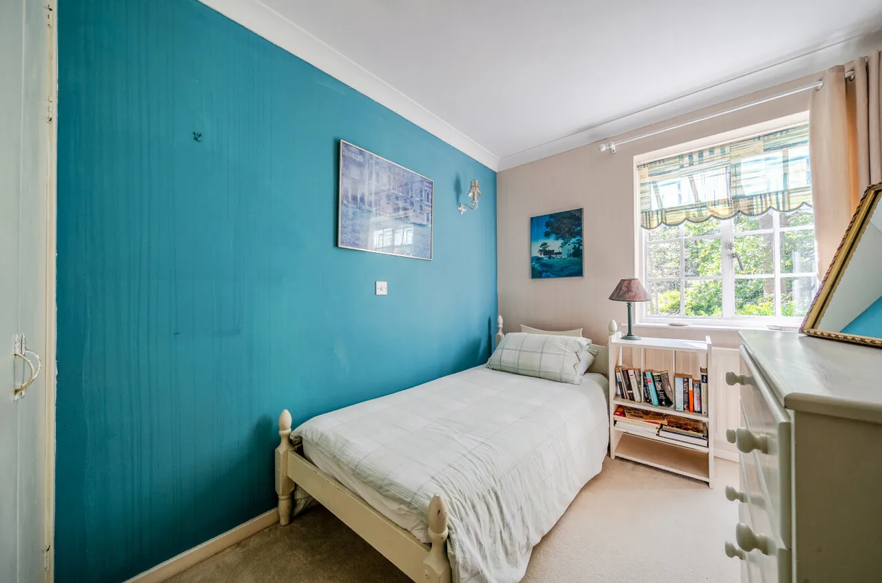 Hook Heath Road, Woking, GU22, photo 42
