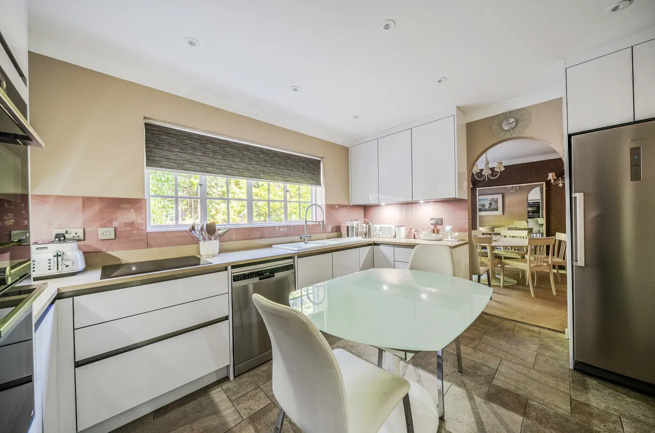Hook Heath Road, Woking, GU22, photo 4