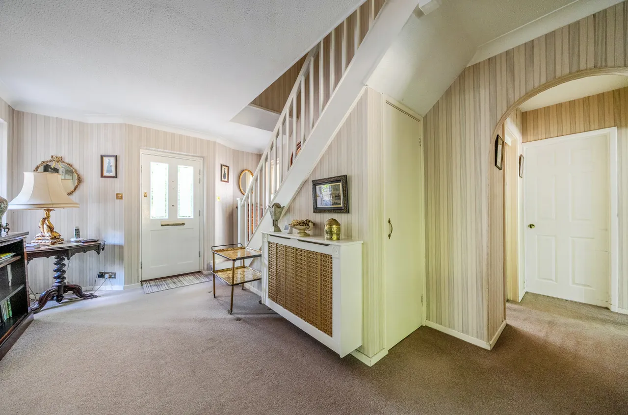 Hook Heath Road, Woking, GU22, photo 36