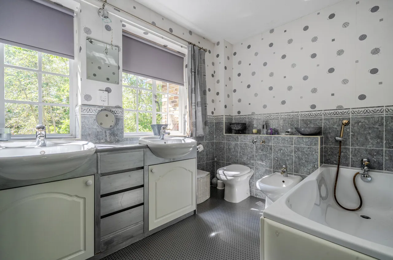 Hook Heath Road, Woking, GU22, photo 21