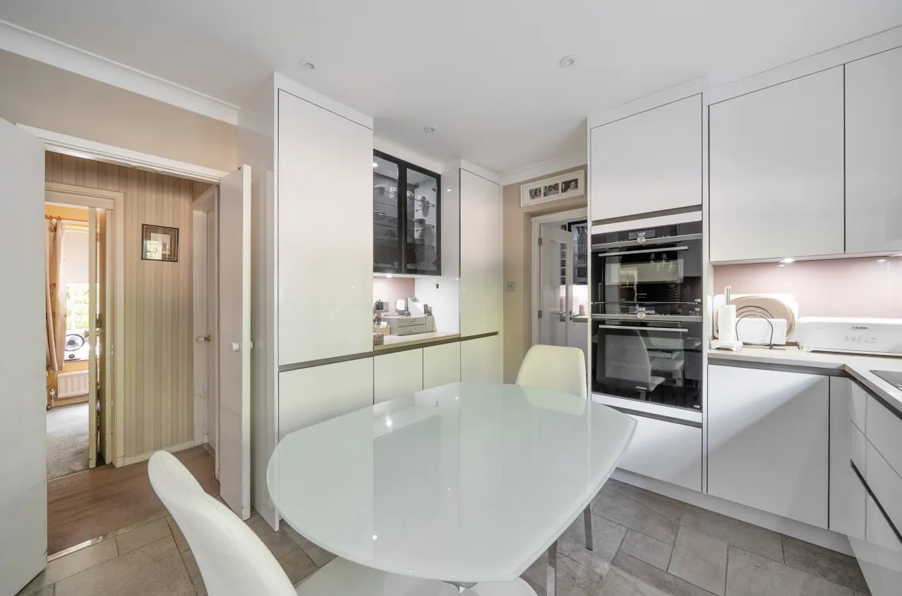 Hook Heath Road, Woking, GU22, photo 27