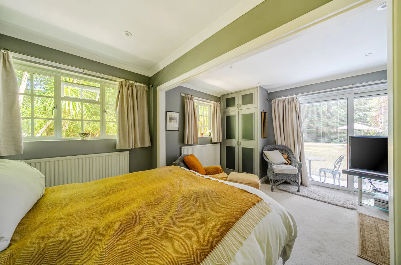 Hook Heath Road, Woking, GU22, photo 13