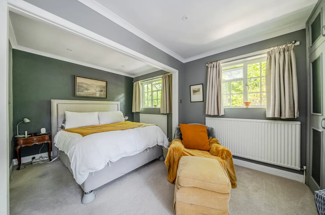 Hook Heath Road, Woking, GU22, photo 17