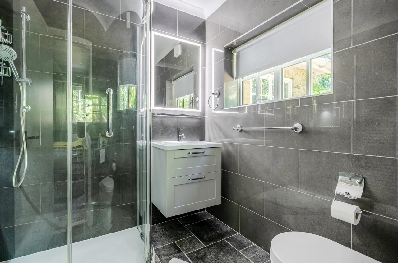 Hook Heath Road, Woking, GU22, photo 20