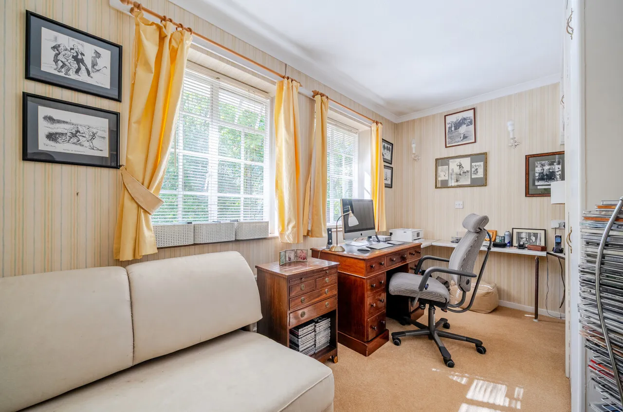 Hook Heath Road, Woking, GU22, photo 19