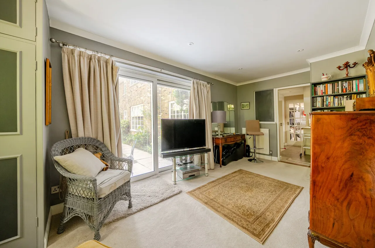 Hook Heath Road, Woking, GU22, photo 26