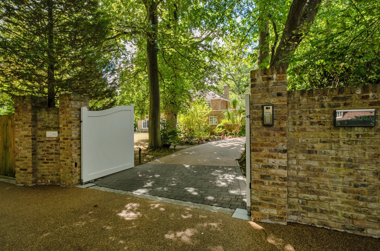 Hook Heath Road, Woking, GU22, photo 25