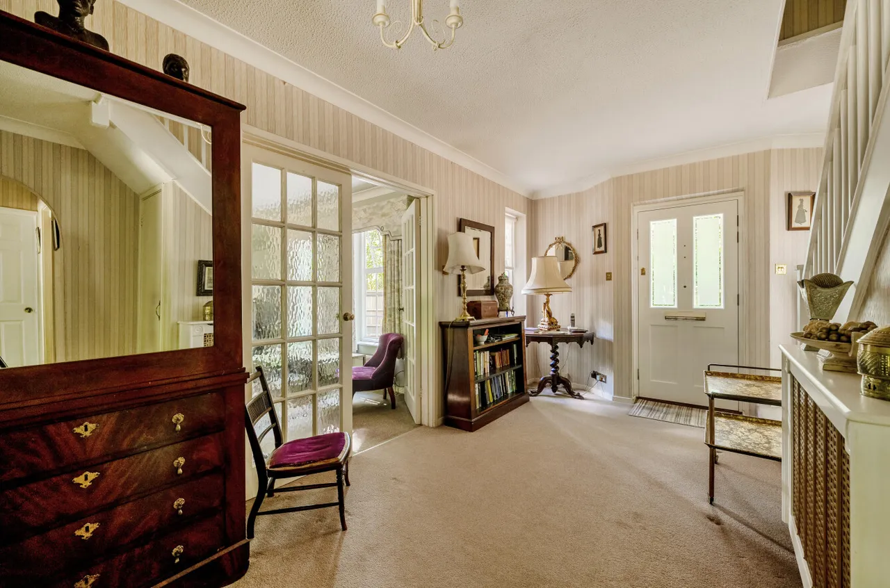 Hook Heath Road, Woking, GU22, photo 37