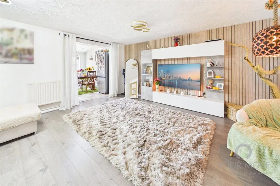 Ashbourne Drive, Desborough, NN14, photo 4