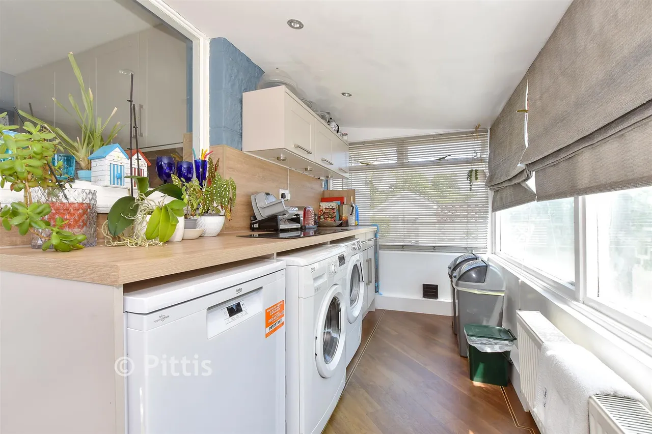 Nicholas Close, Brading, PO36, photo 7