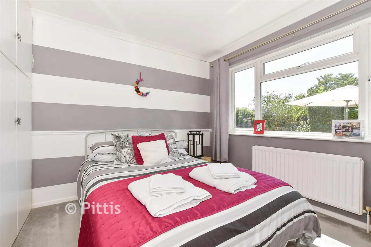 Nicholas Close, Brading, PO36, photo 10