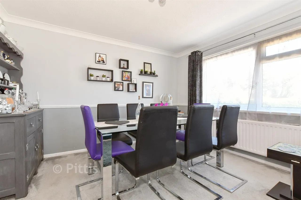 Nicholas Close, Brading, PO36, photo 4