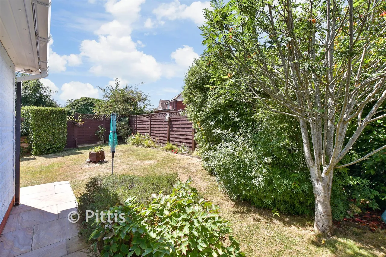 Nicholas Close, Brading, PO36, photo 15