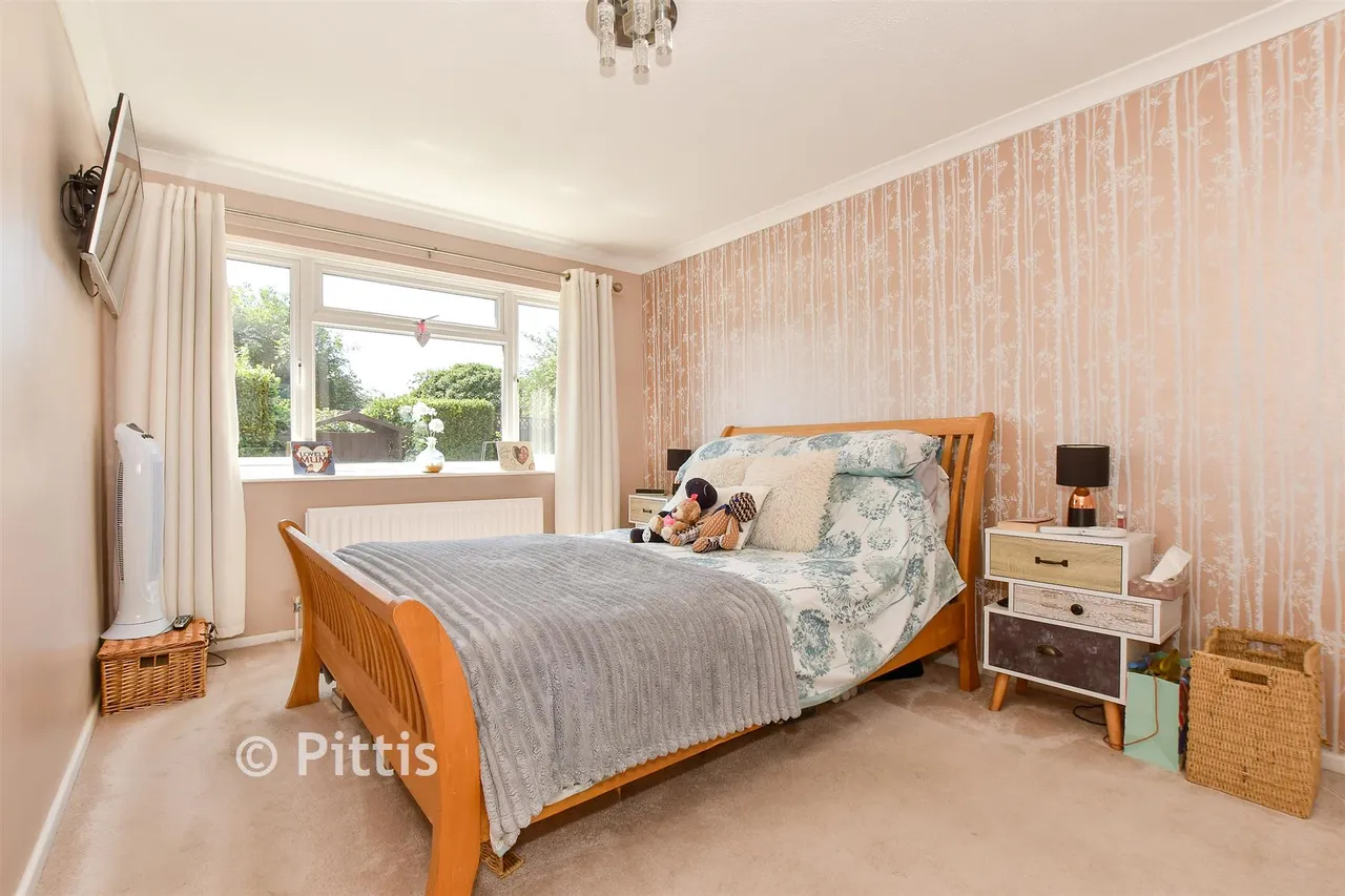 Nicholas Close, Brading, PO36, photo 9