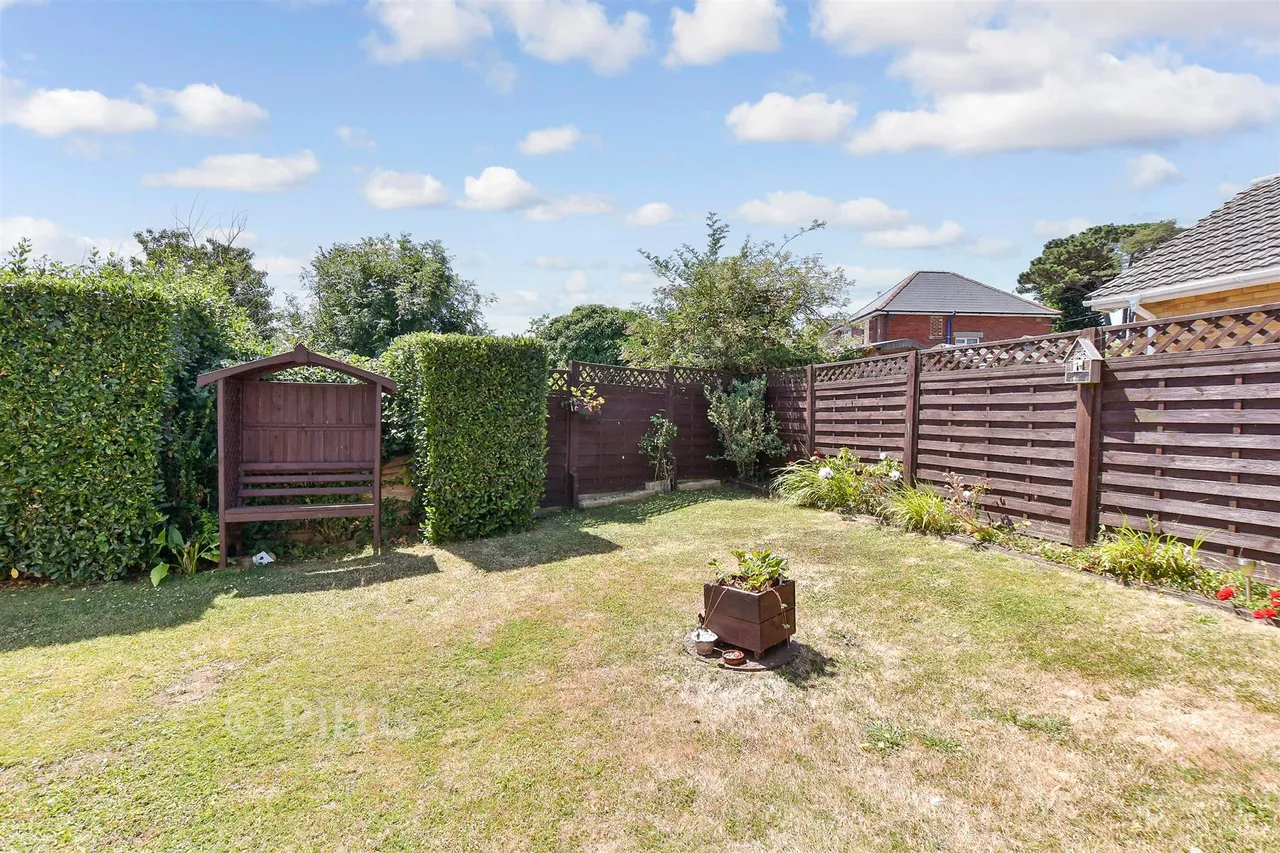 Nicholas Close, Brading, PO36, photo 13