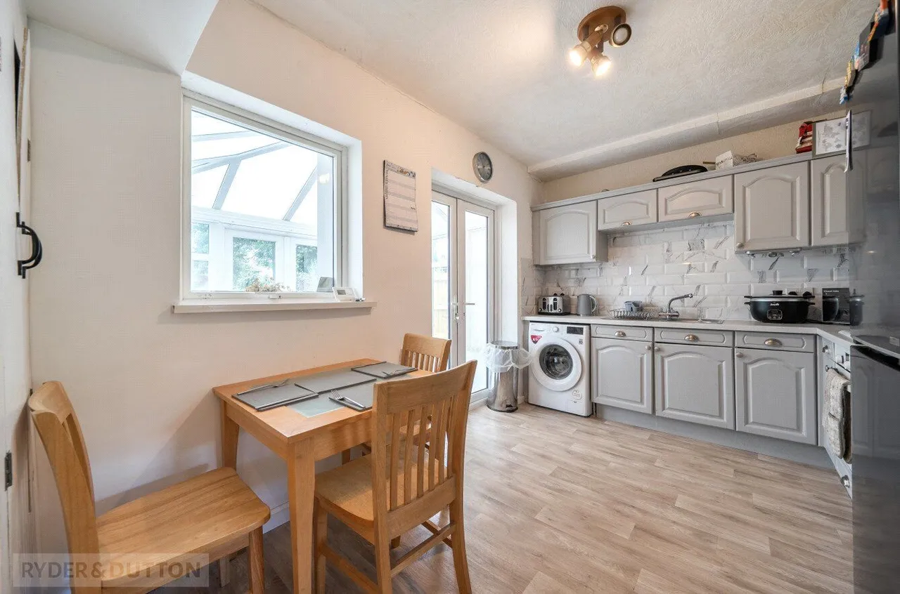 Wakefield Road, Bailiff Bridge, HD6, photo 6