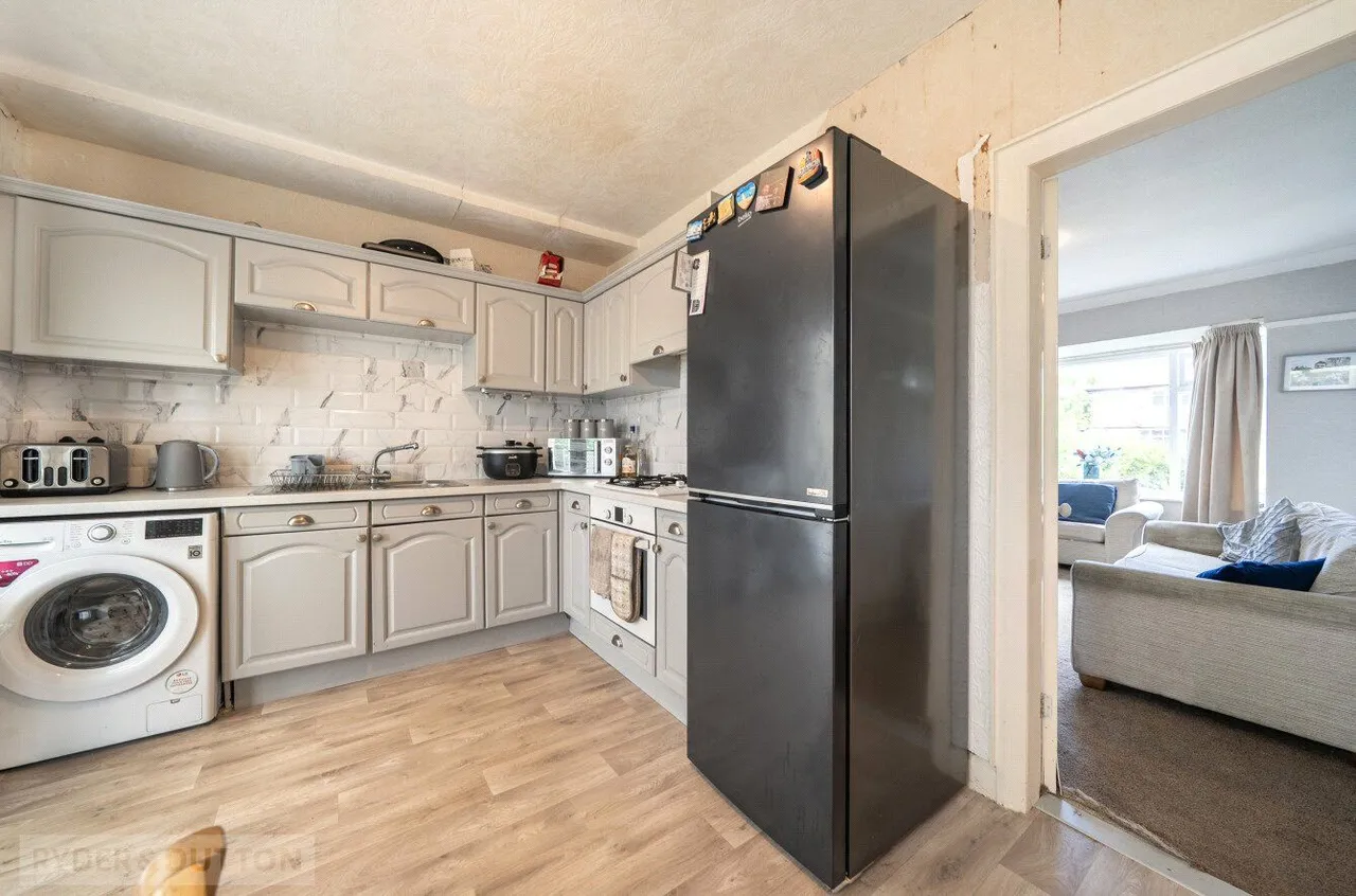 Wakefield Road, Bailiff Bridge, HD6, photo 5