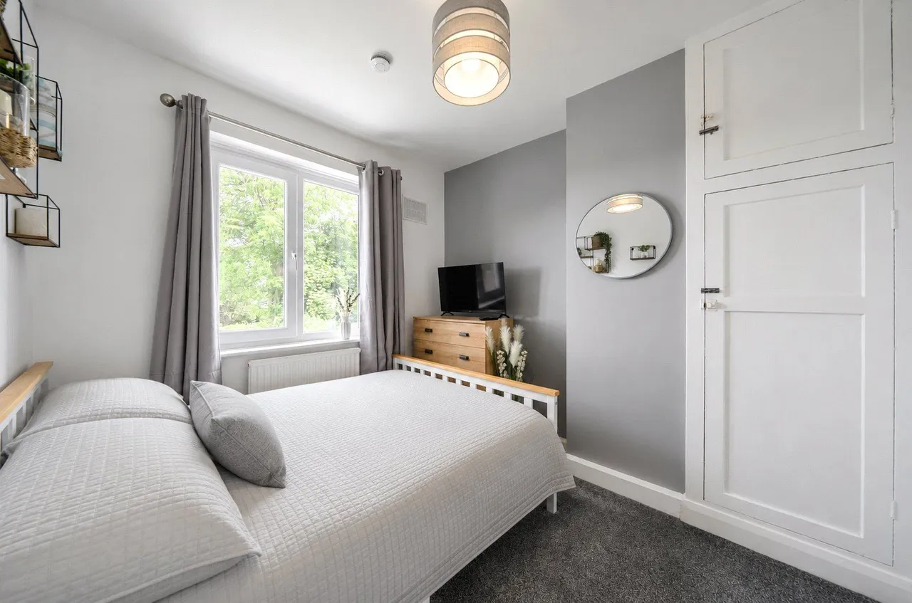 Wakefield Road, Bailiff Bridge, HD6, photo 9