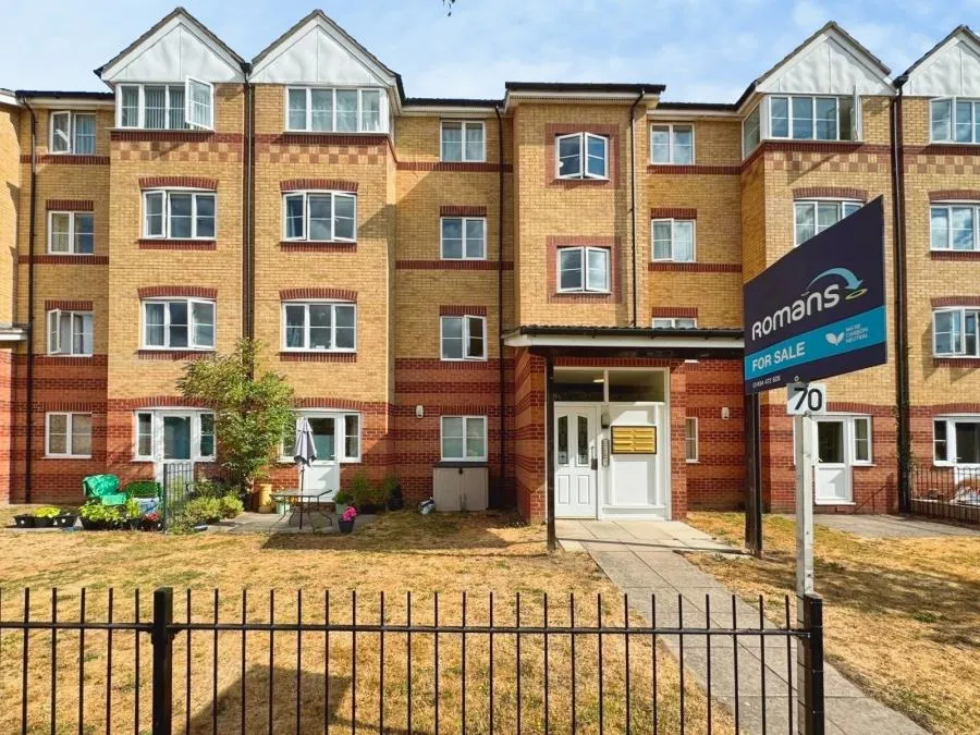 1 bed flat for sale, Peatey Court, Princes Gate, HP13